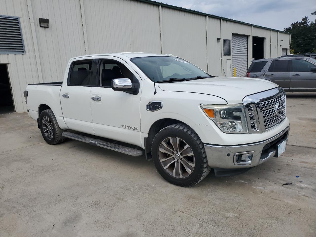 NISSAN TITAN SV