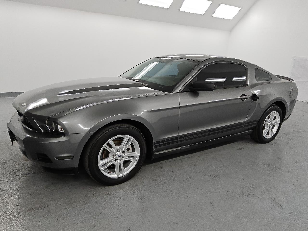 FORD MUSTANG