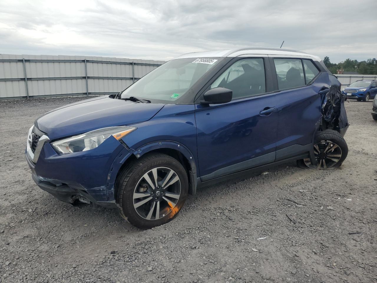 NISSAN KICKS S