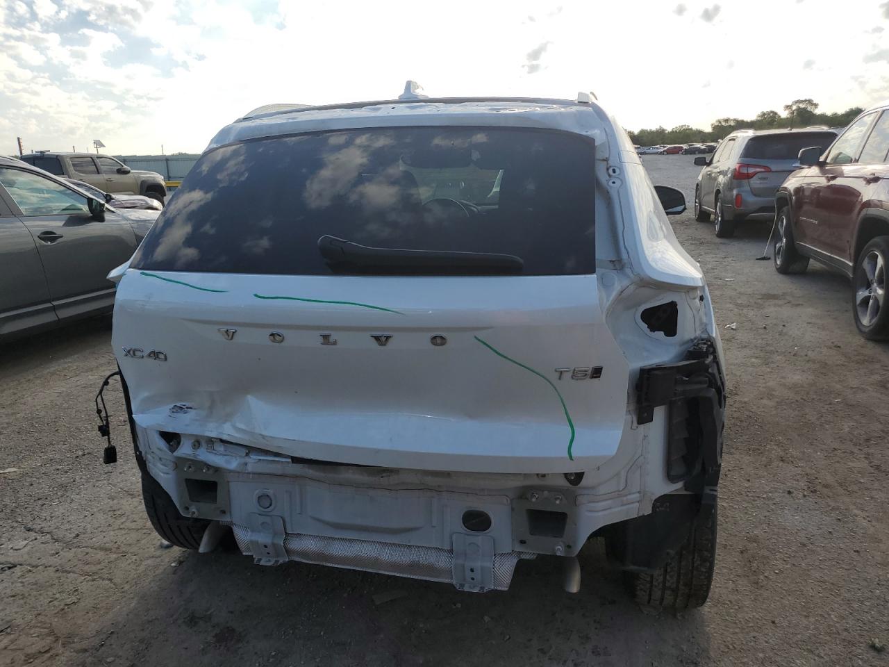 VOLVO XC40 T5 MOMENTUM