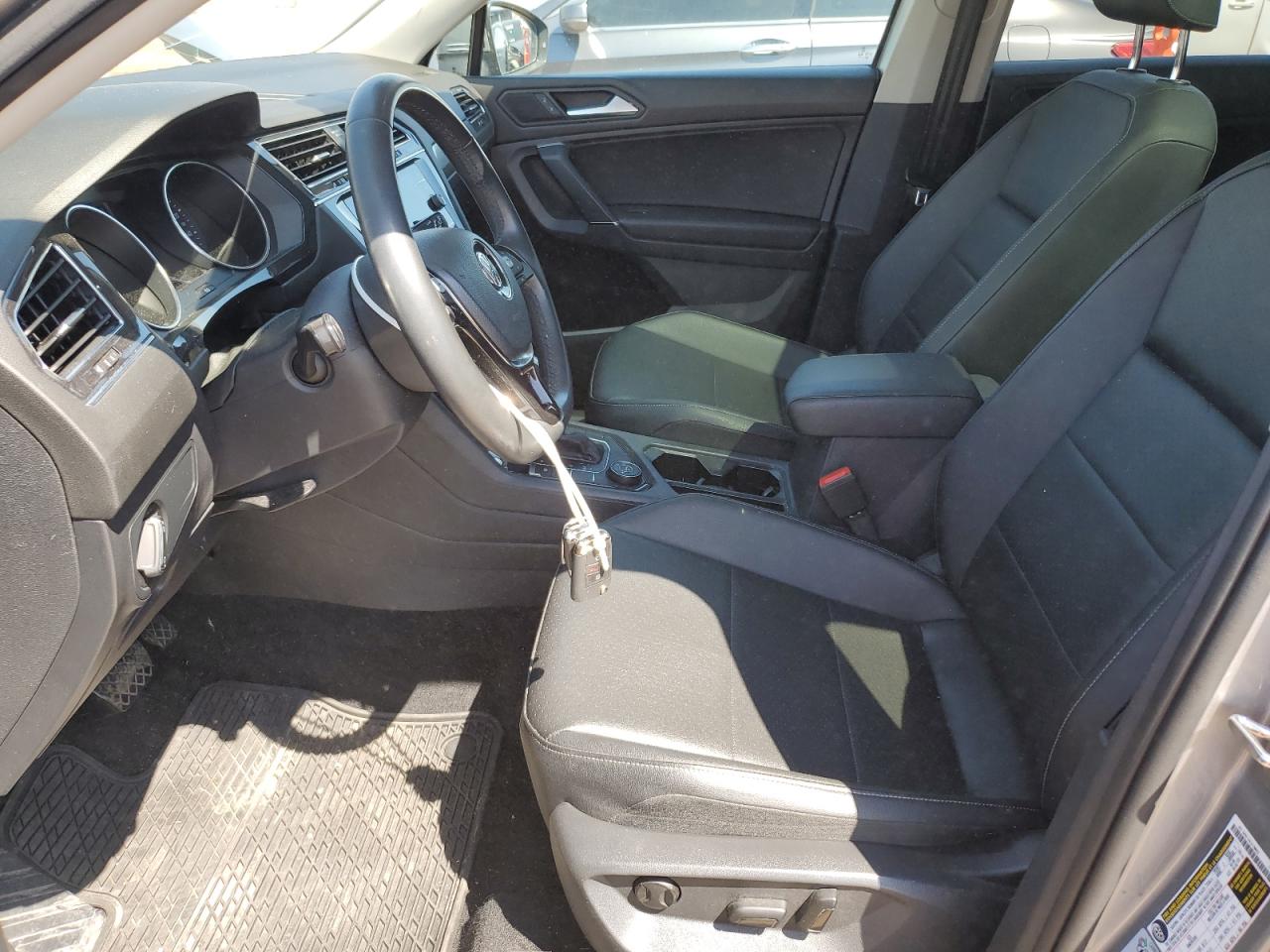 VOLKSWAGEN TIGUAN SE