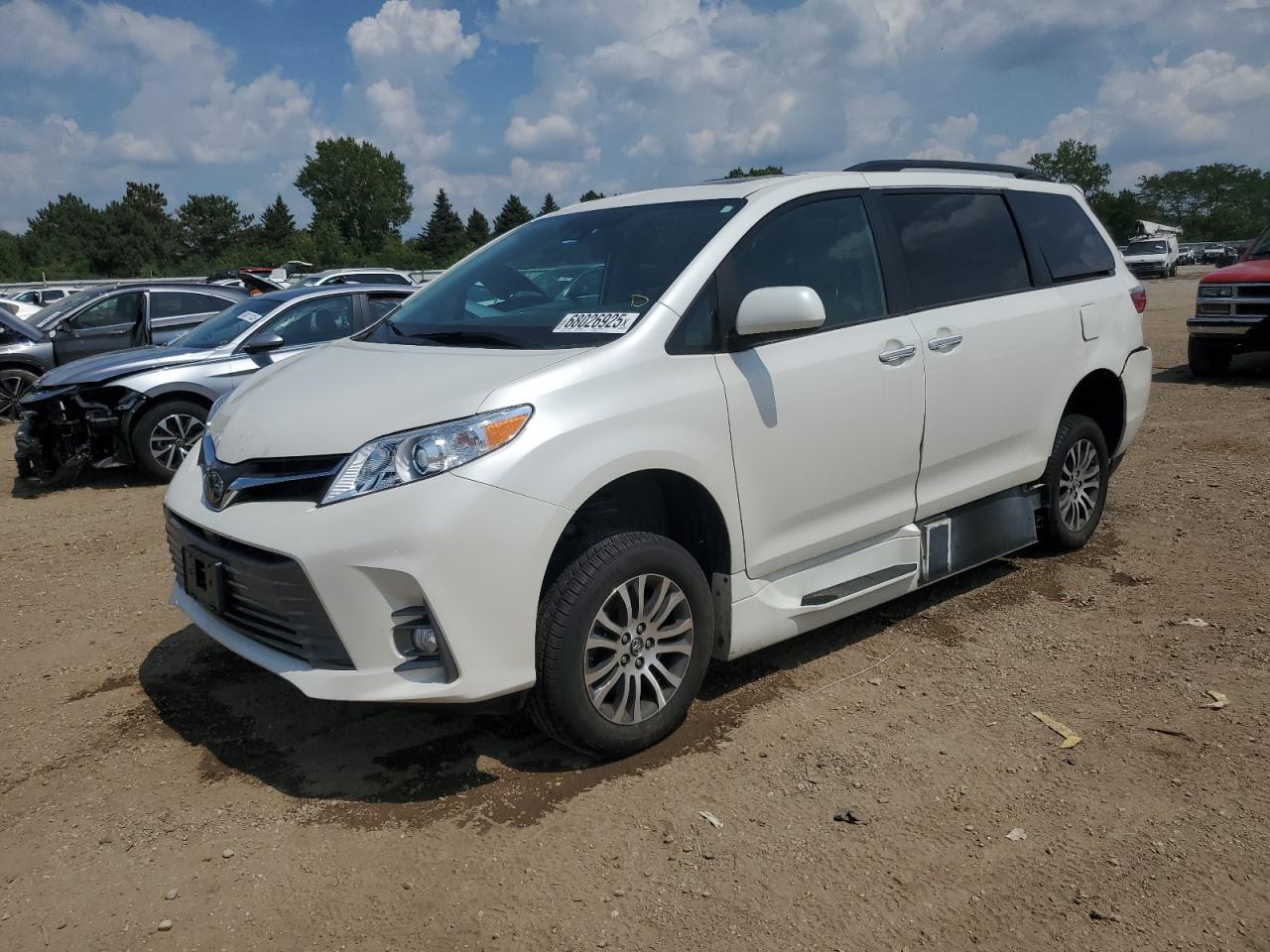 TOYOTA SIENNA XLE
