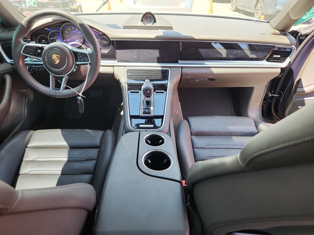 PORSCHE PANAMERA BASE