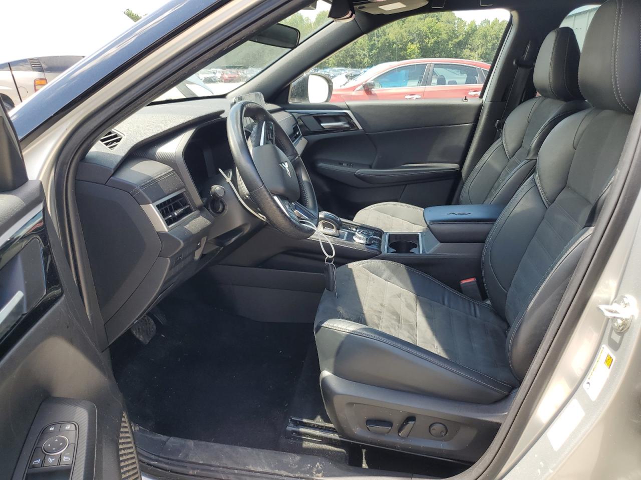 MITSUBISHI OUTLANDER SE