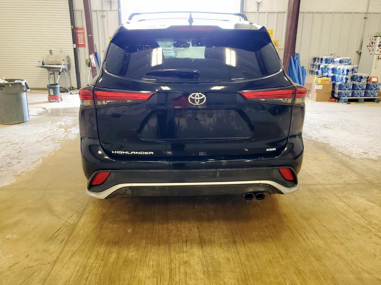 Lot #3318913913 2021 TOYOTA HIGHLANDER XSE