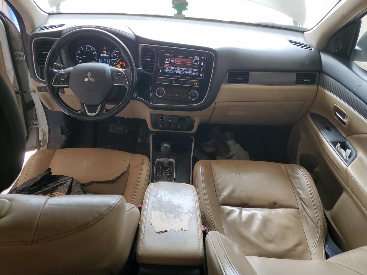 MITSUBISHI OUTLANDER SE