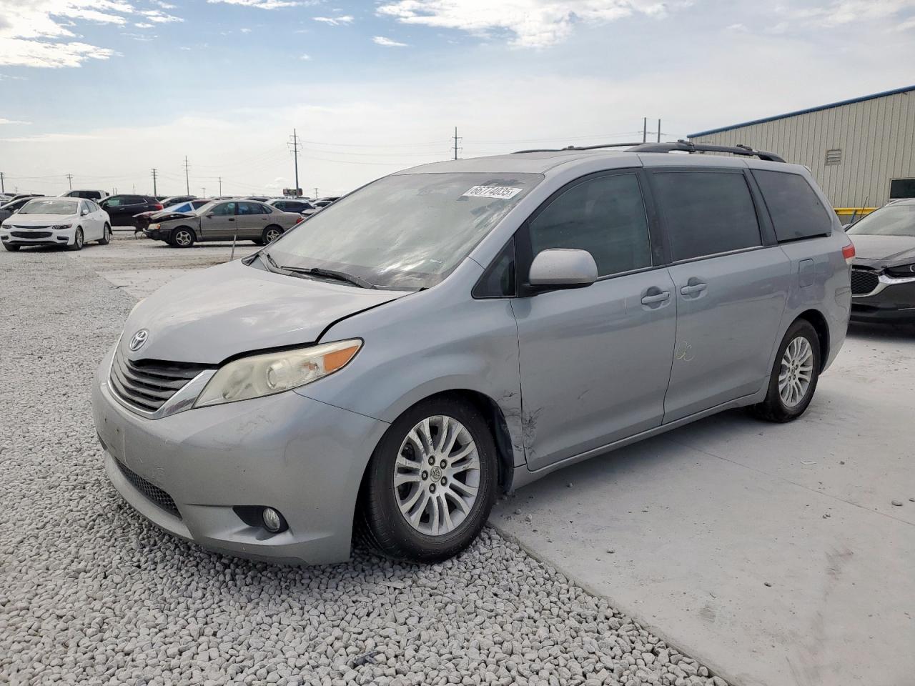 TOYOTA SIENNA XLE