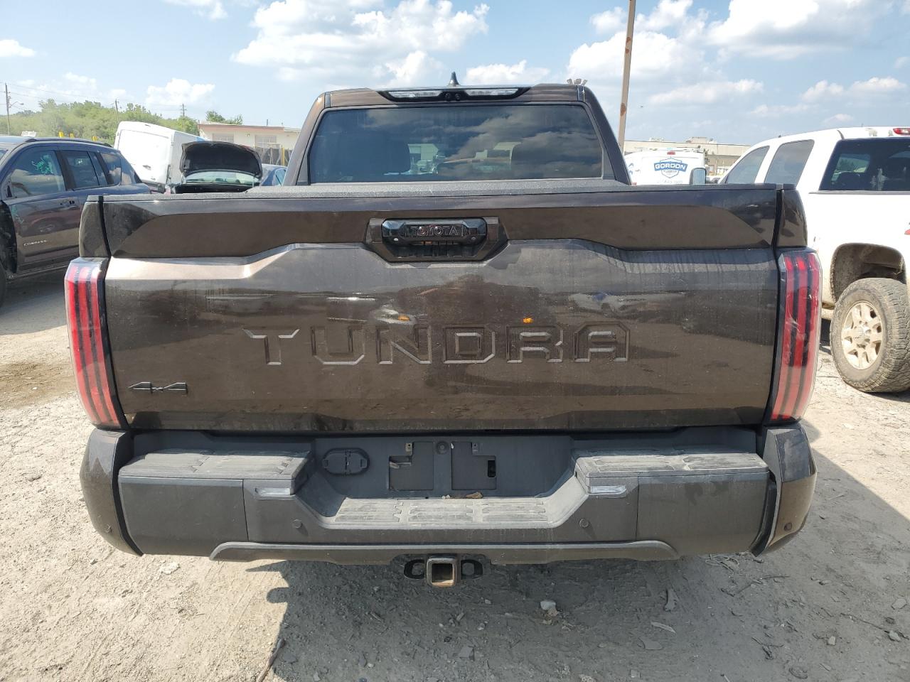 TOYOTA TUNDRA CREWMAX LIMITED
