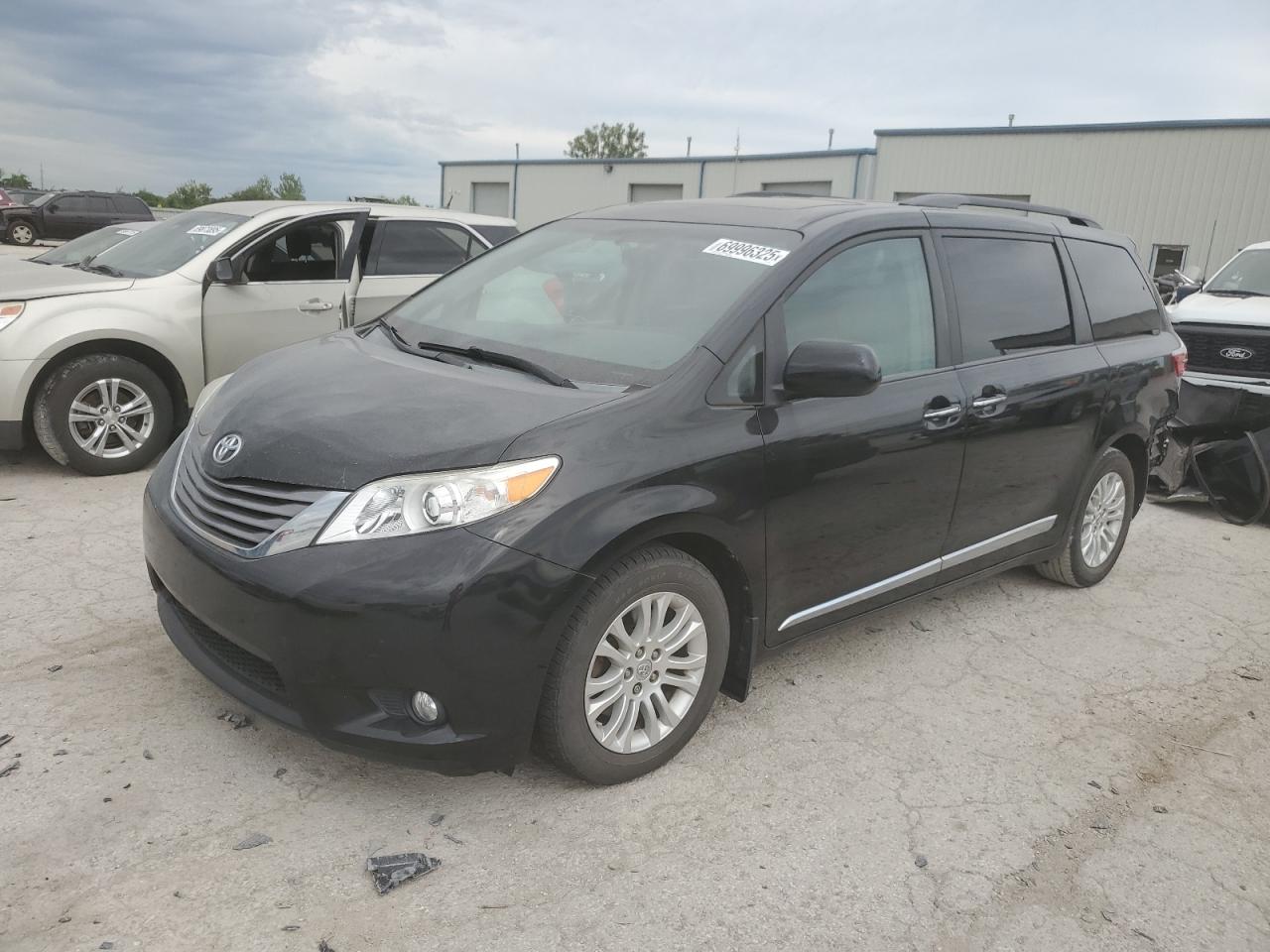 TOYOTA SIENNA XLE