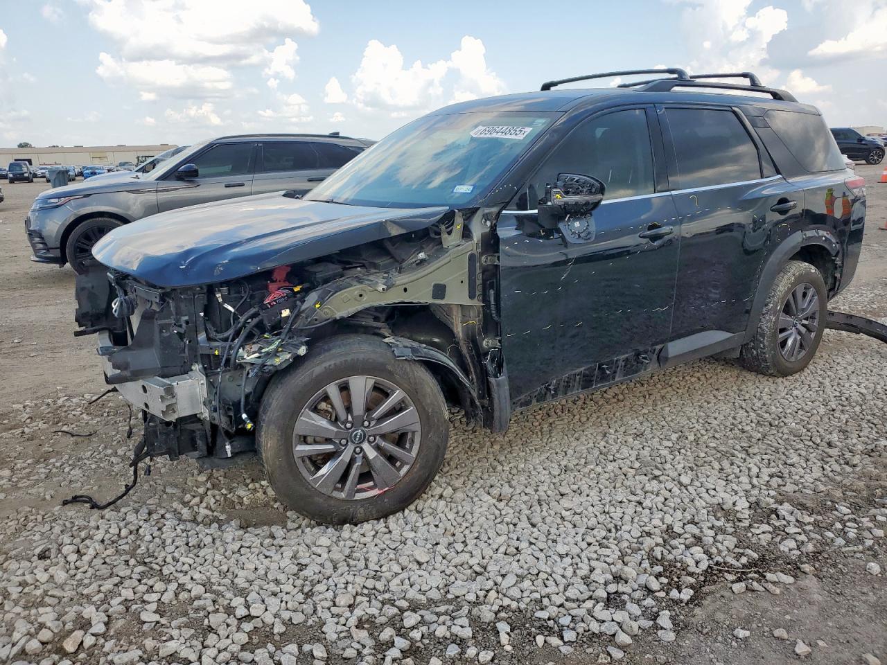NISSAN PATHFINDER SV