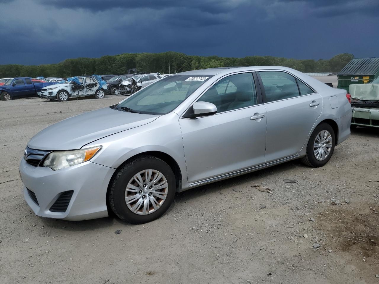 TOYOTA CAMRY BASE