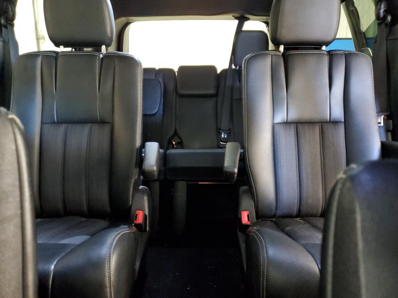 CHRYSLER TOWN & COUNTRY S