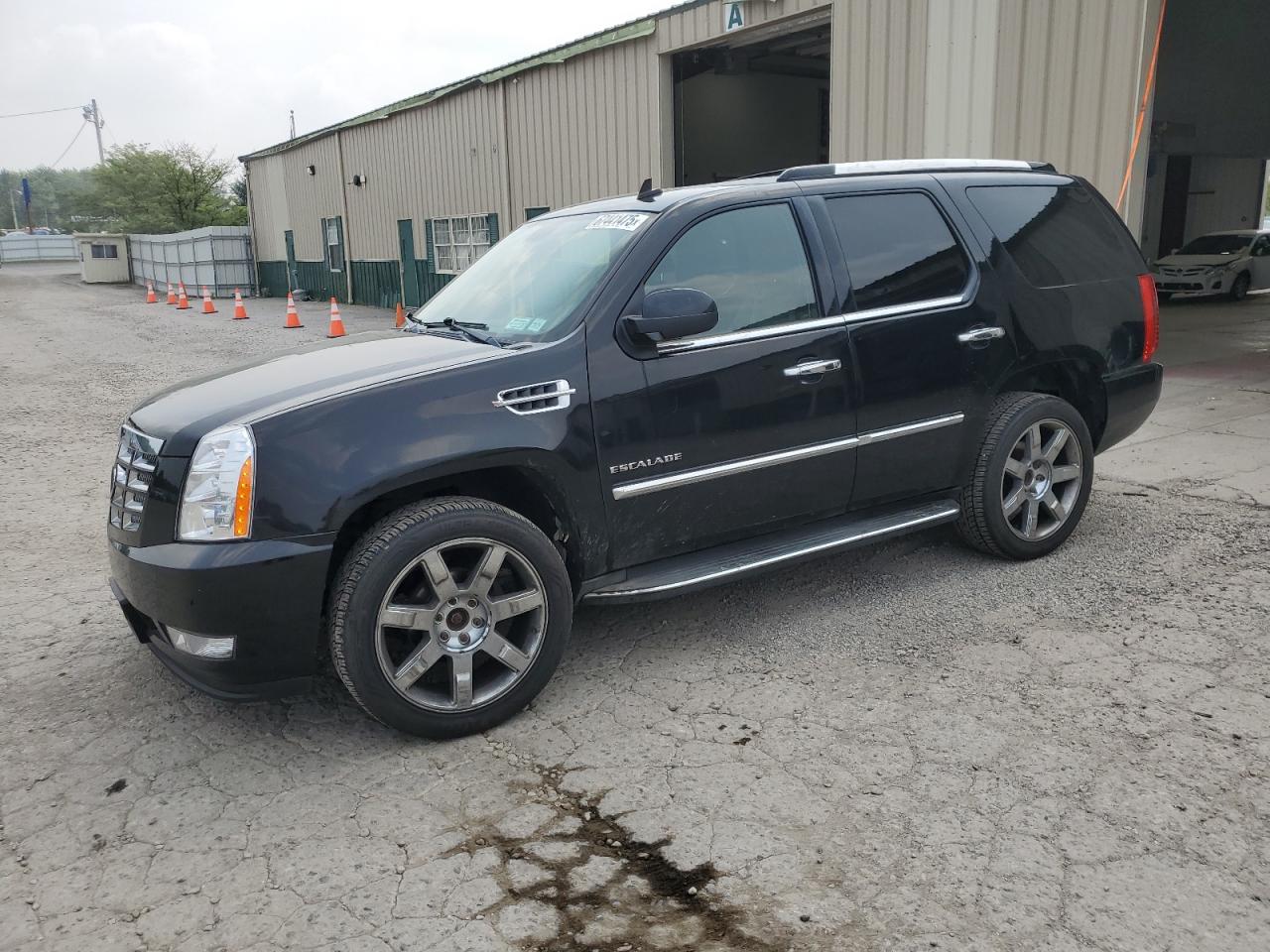 CADILLAC ESCALADE LUXURY