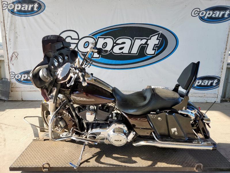 2011 HARLEY-DAVIDSON FLHX 1HD1KBM12BB636387