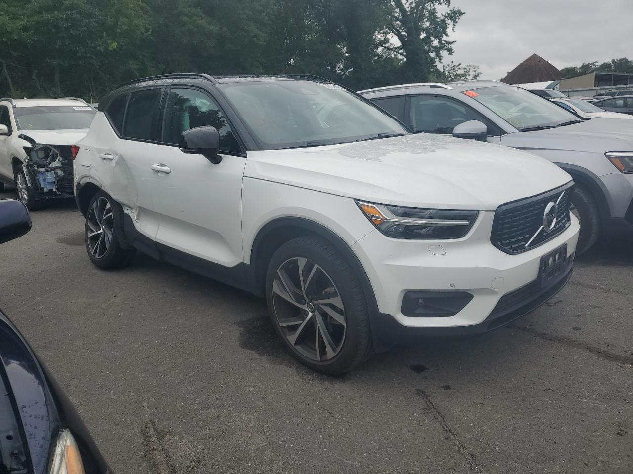 VOLVO XC40 T5 R-DESIGN