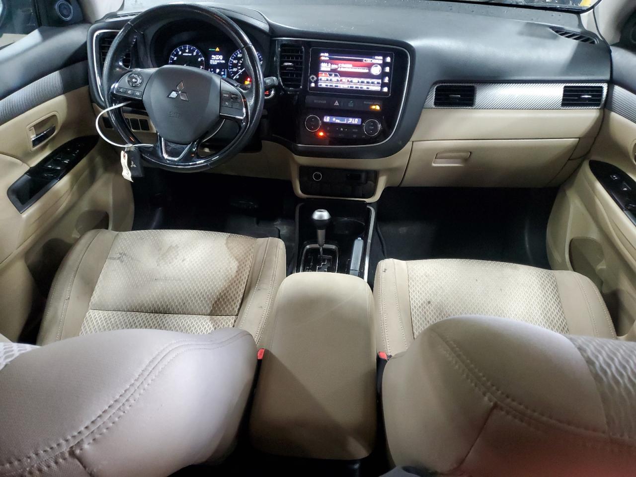 MITSUBISHI OUTLANDER SE