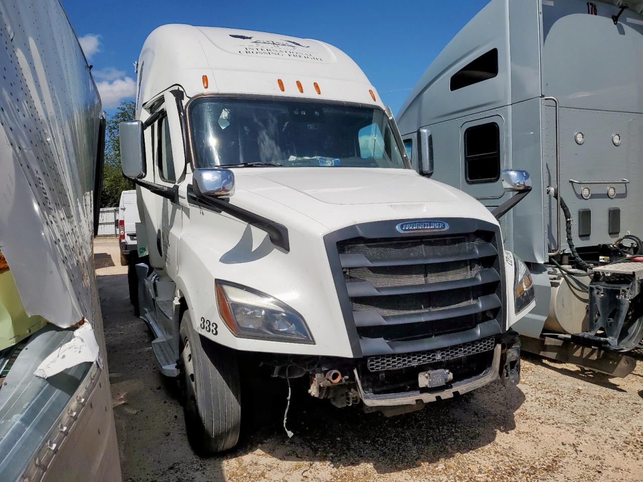  Salvage Freightliner Cascadia 1