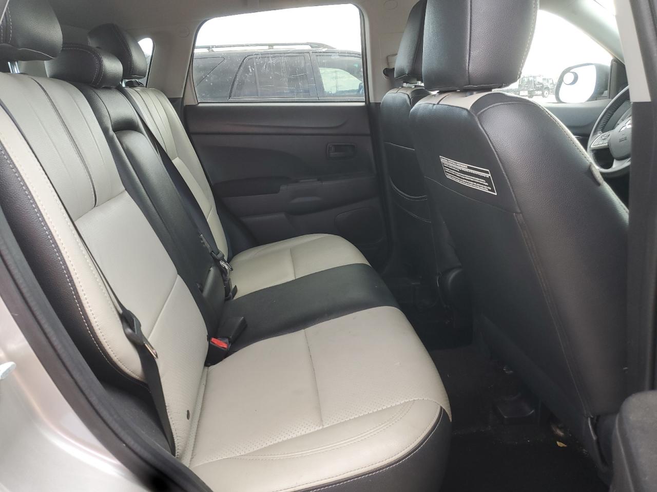 MITSUBISHI OUTLANDER ES