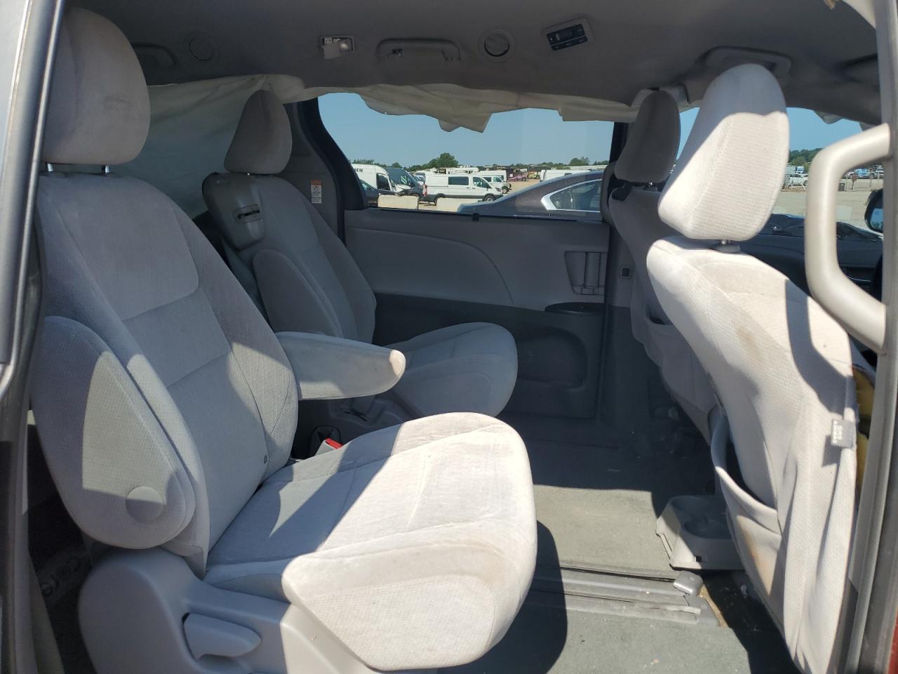 Lot #3305452075 2016 TOYOTA SIENNA LE
