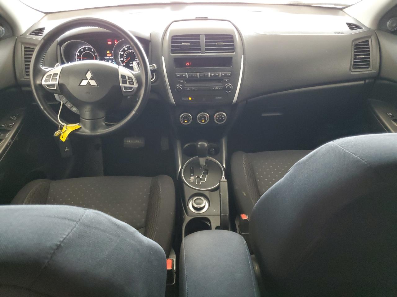 MITSUBISHI OUTLANDER SE