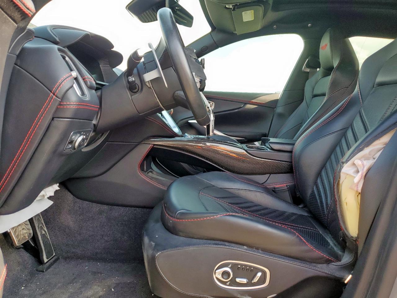 ASTON MARTIN DBX 707