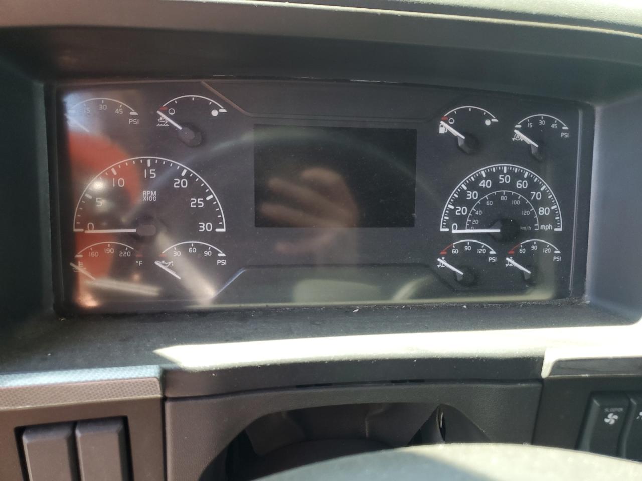 Lot #3277049180 2019 VOLVO VN