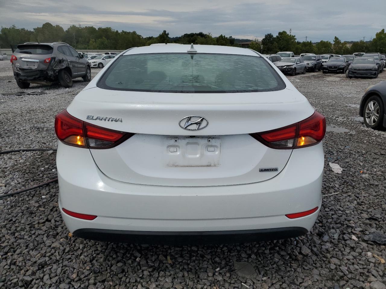 HYUNDAI ELANTRA SE