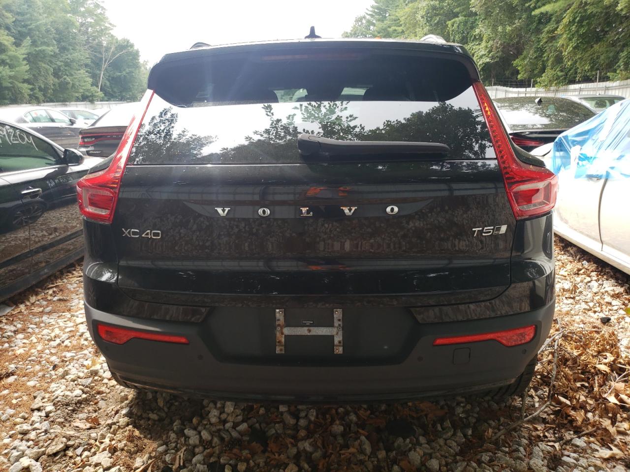 VOLVO XC40 T5 R-DESIGN