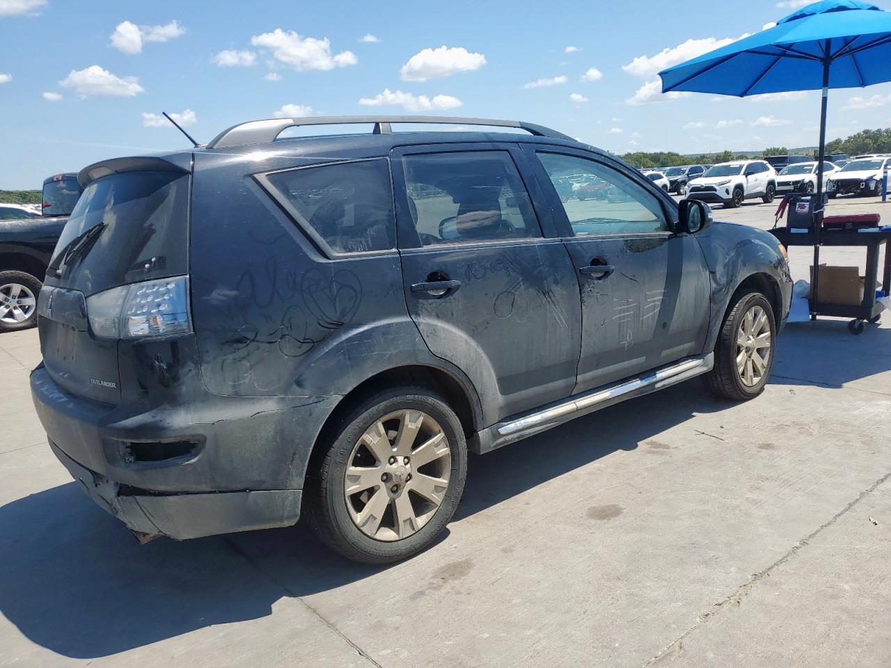 MITSUBISHI OUTLANDER SE