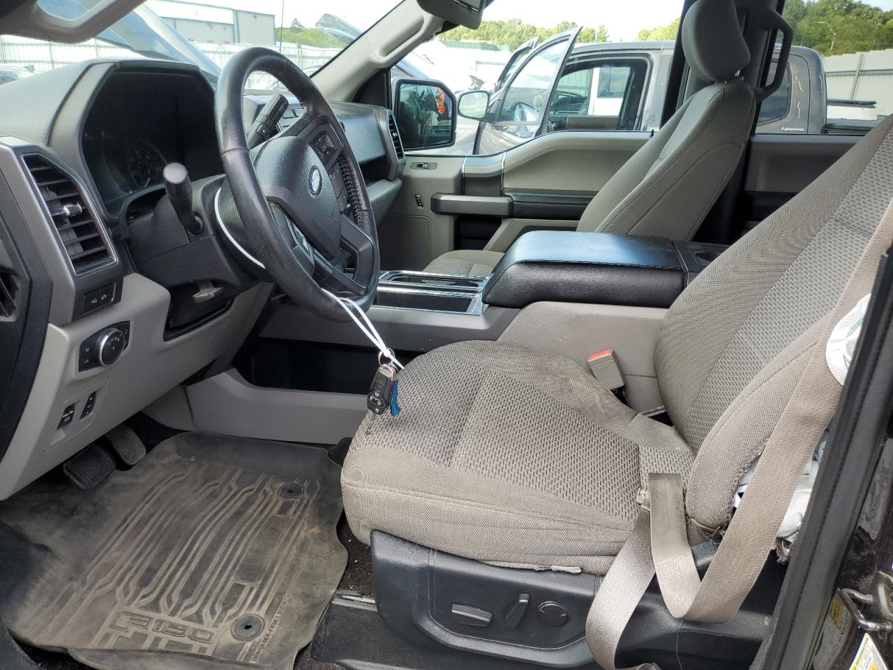 FORD F-150 SUPERCREW