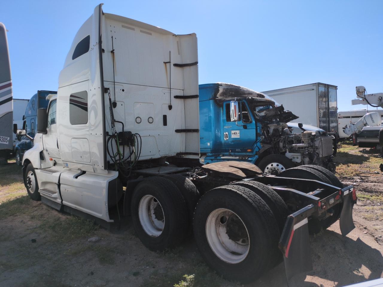 Lot #3310524083 2019 INTERNATIONAL LT625