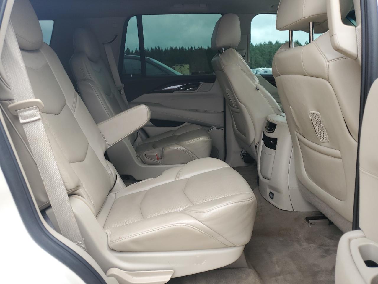 CADILLAC ESCALADE LUXURY