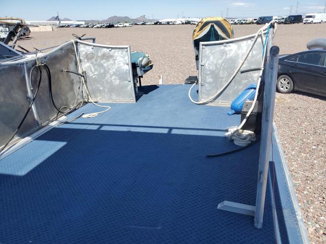 2004 UNK VOYAGER  BOAT #3303071763