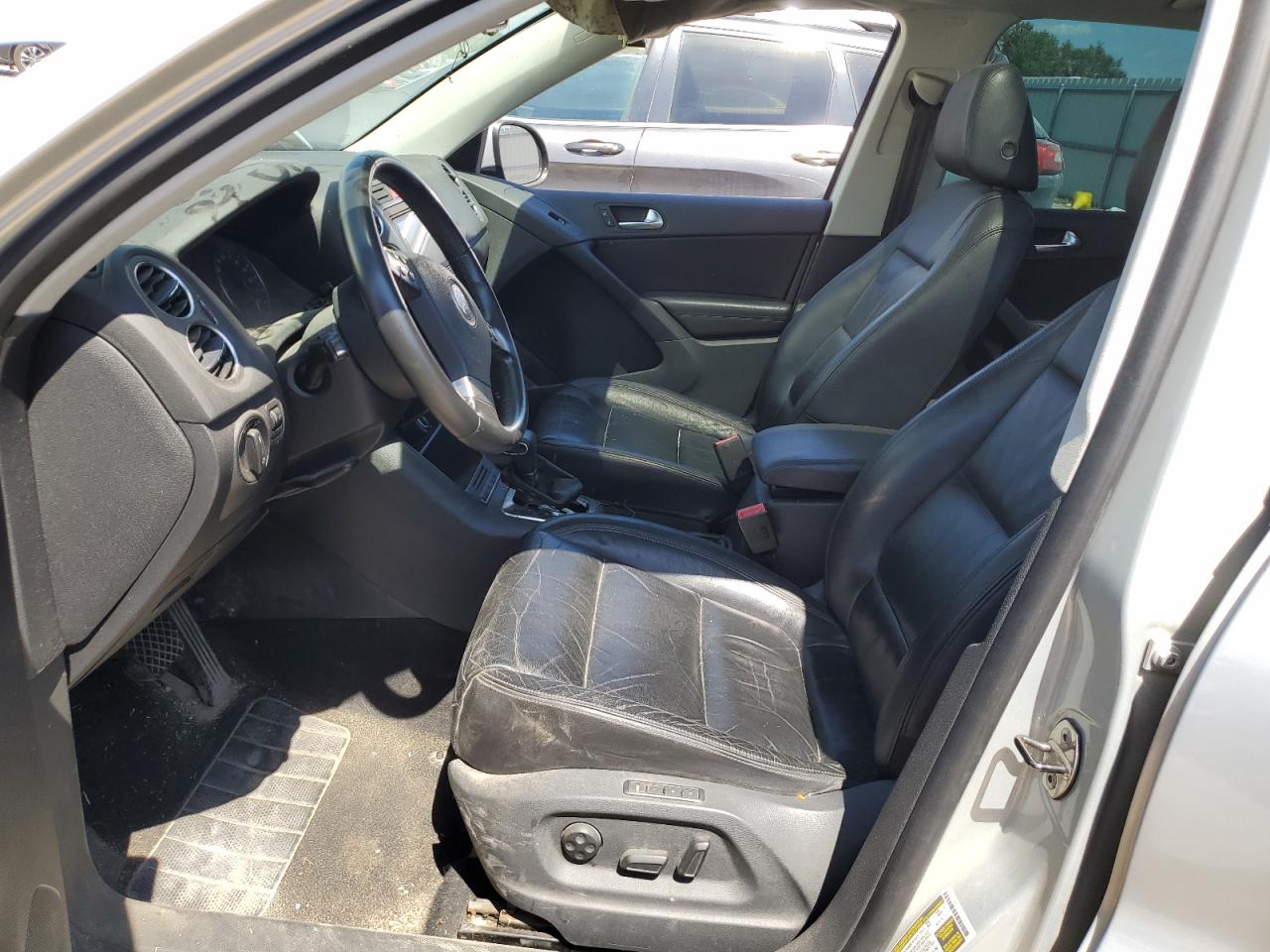 VOLKSWAGEN TIGUAN SE