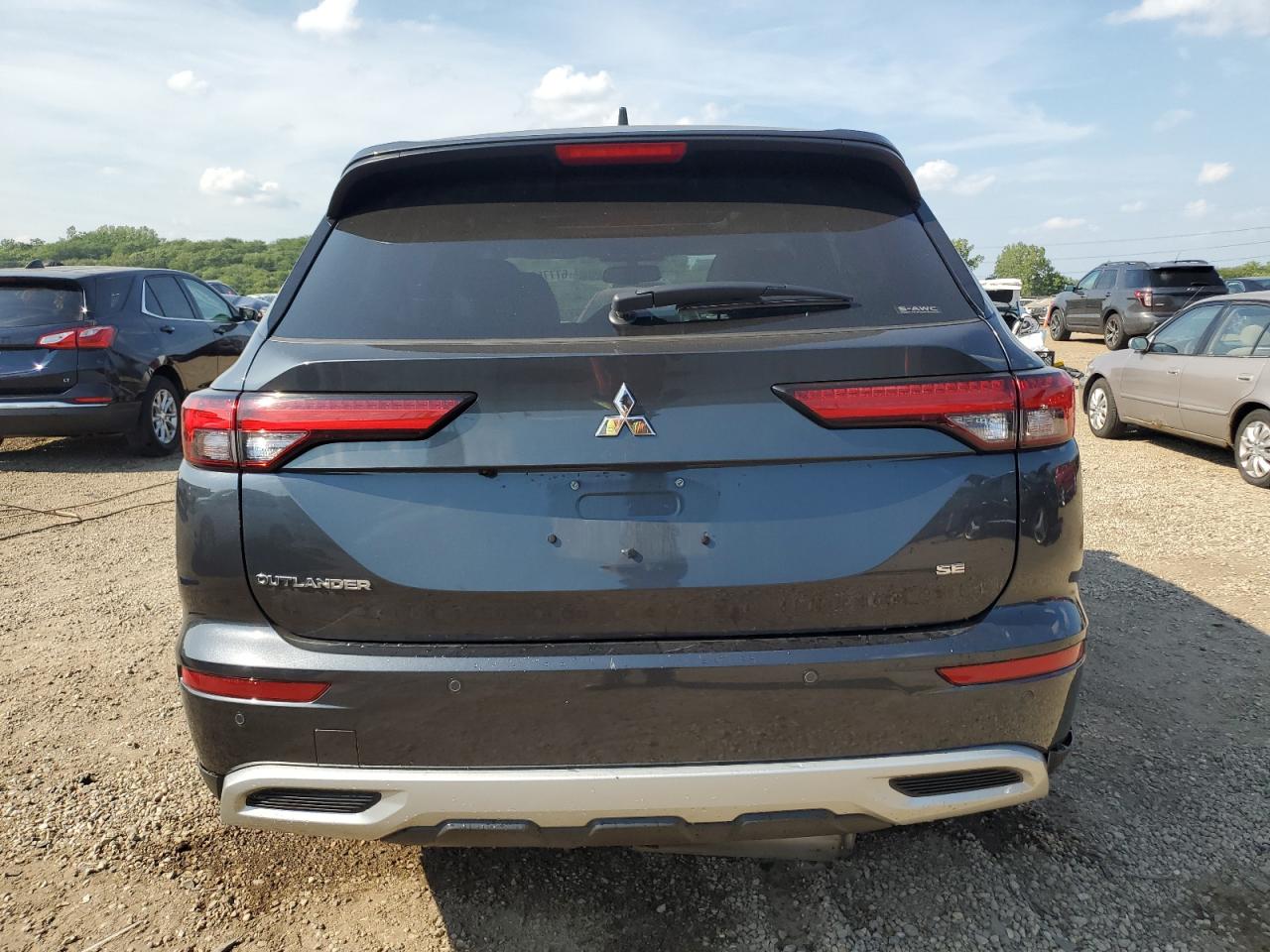 MITSUBISHI OUTLANDER SE