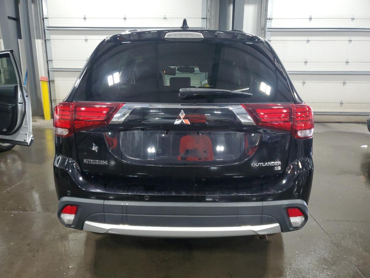 MITSUBISHI OUTLANDER SE