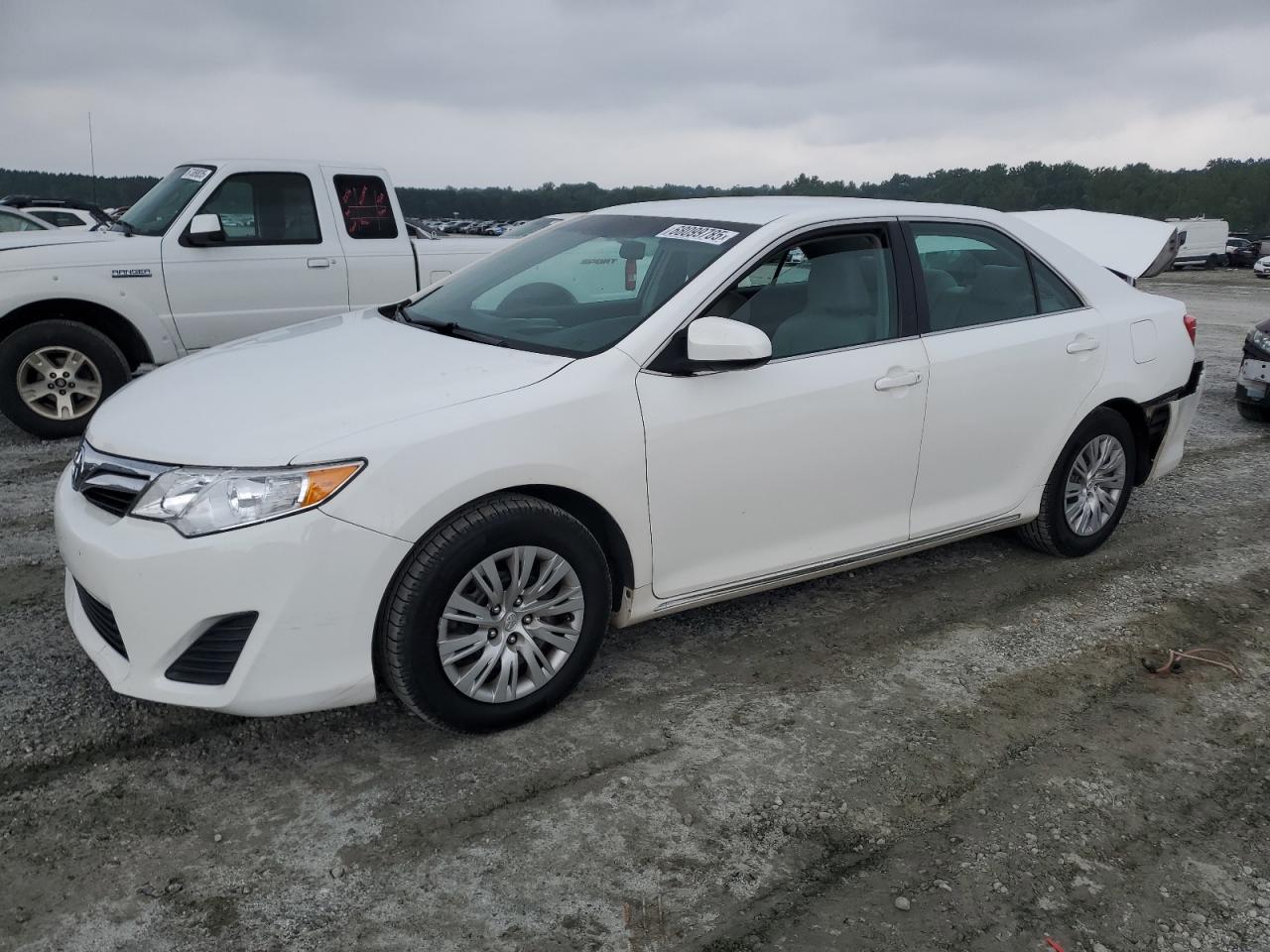 TOYOTA CAMRY BASE