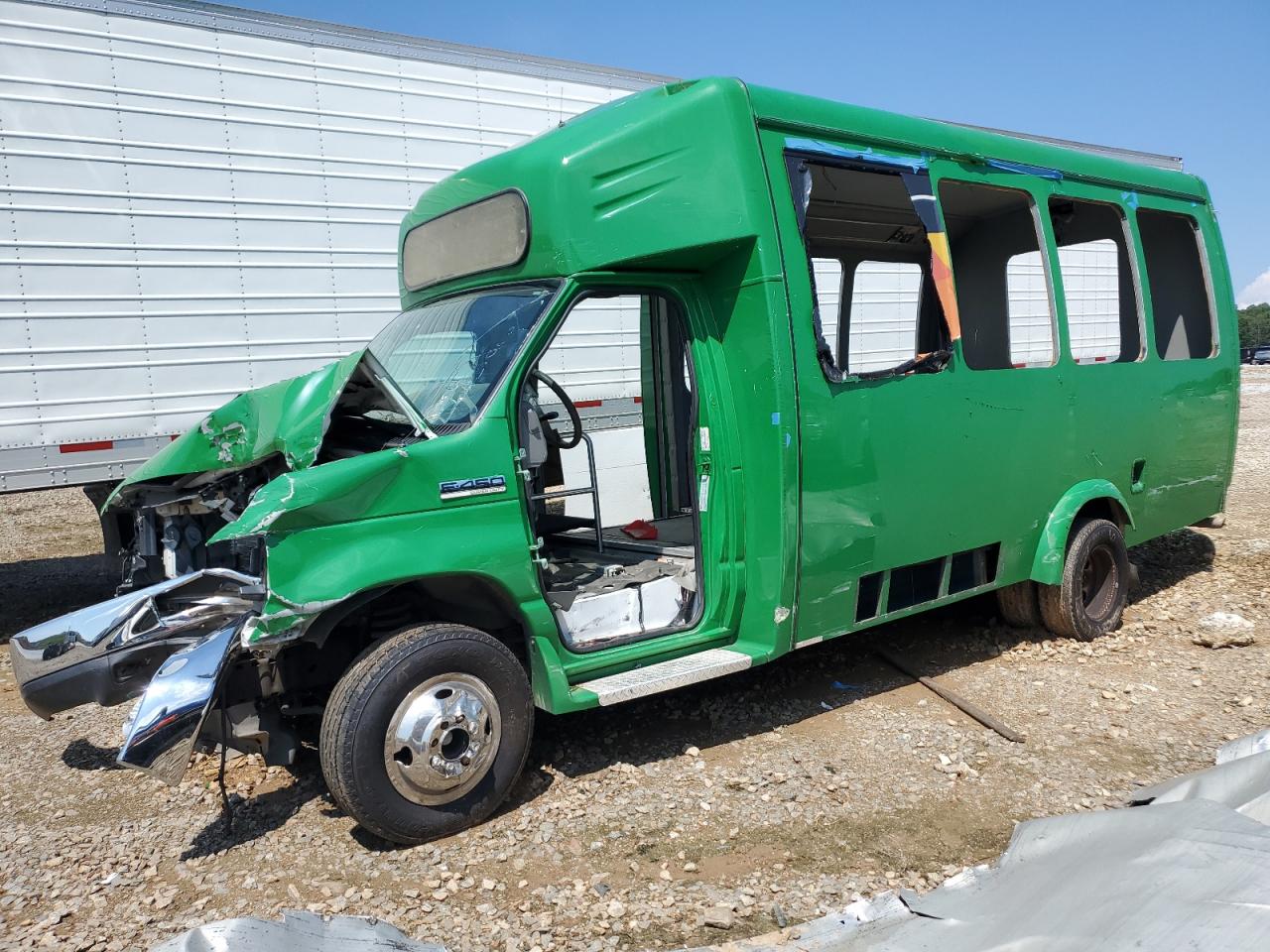 FORD ECONOLINE E450 SUPER DUTY CUTAWAY VAN