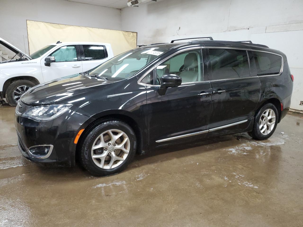 CHRYSLER PACIFICA TOURING L