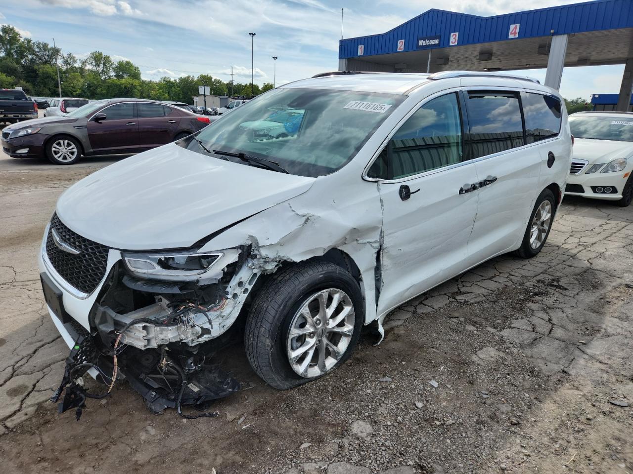  Salvage Chrysler Pacifica