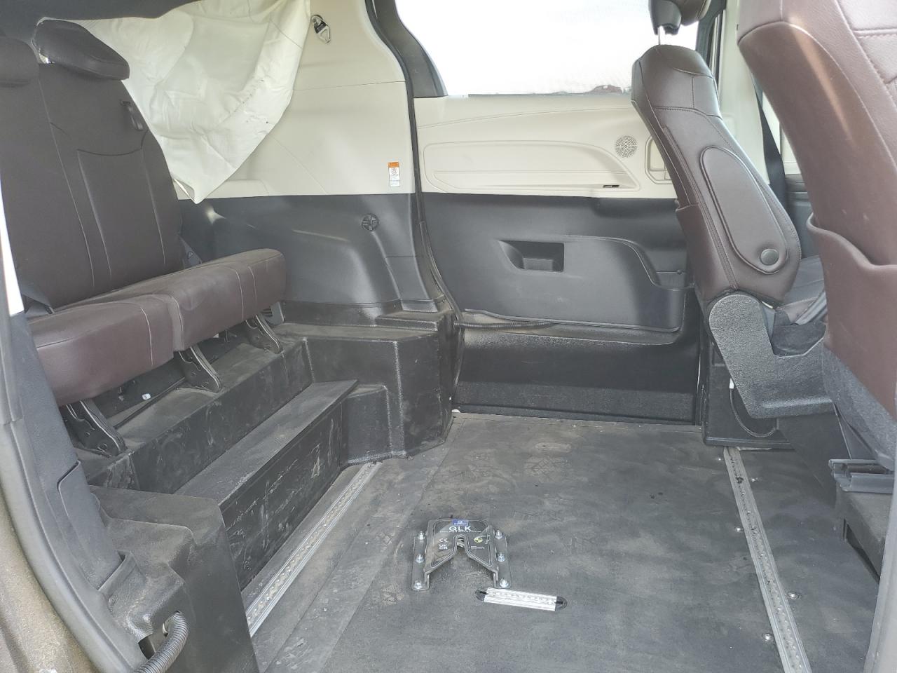 TOYOTA SIENNA LIMITED