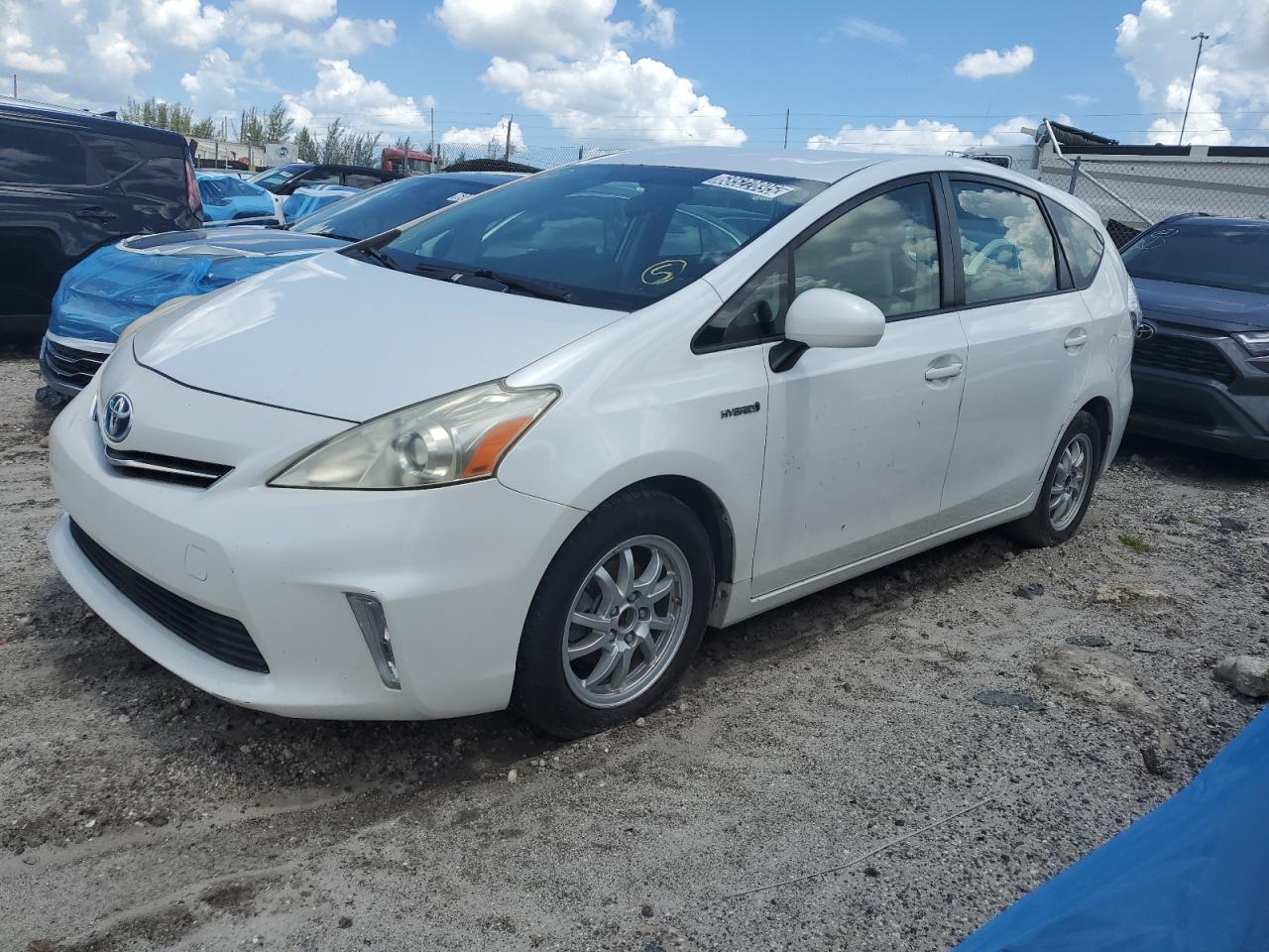 TOYOTA PRIUS V