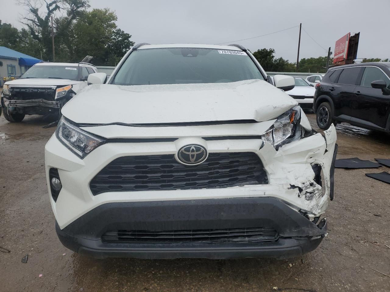 TOYOTA RAV4 XLE PREMIUM