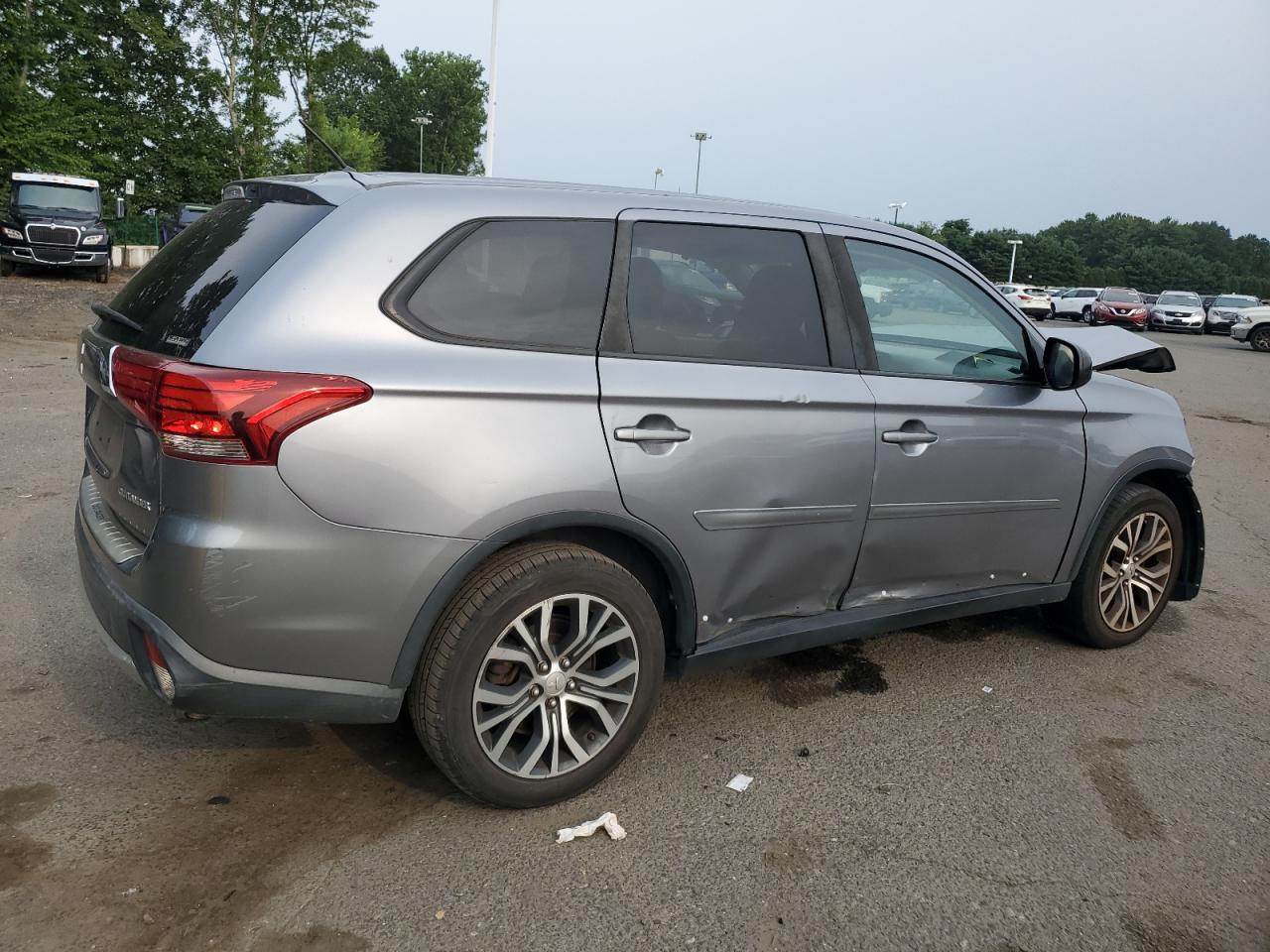 MITSUBISHI OUTLANDER SE
