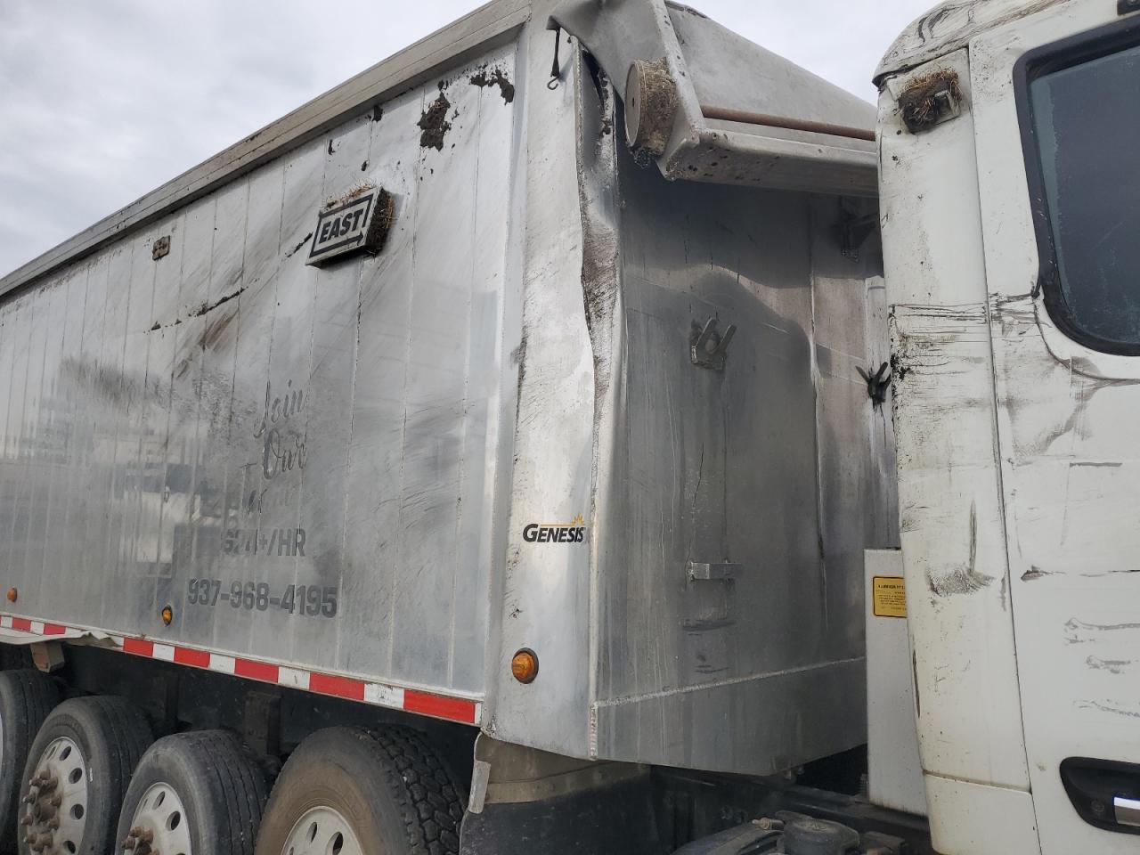 Lot #3237143976 2016 PETERBILT 567