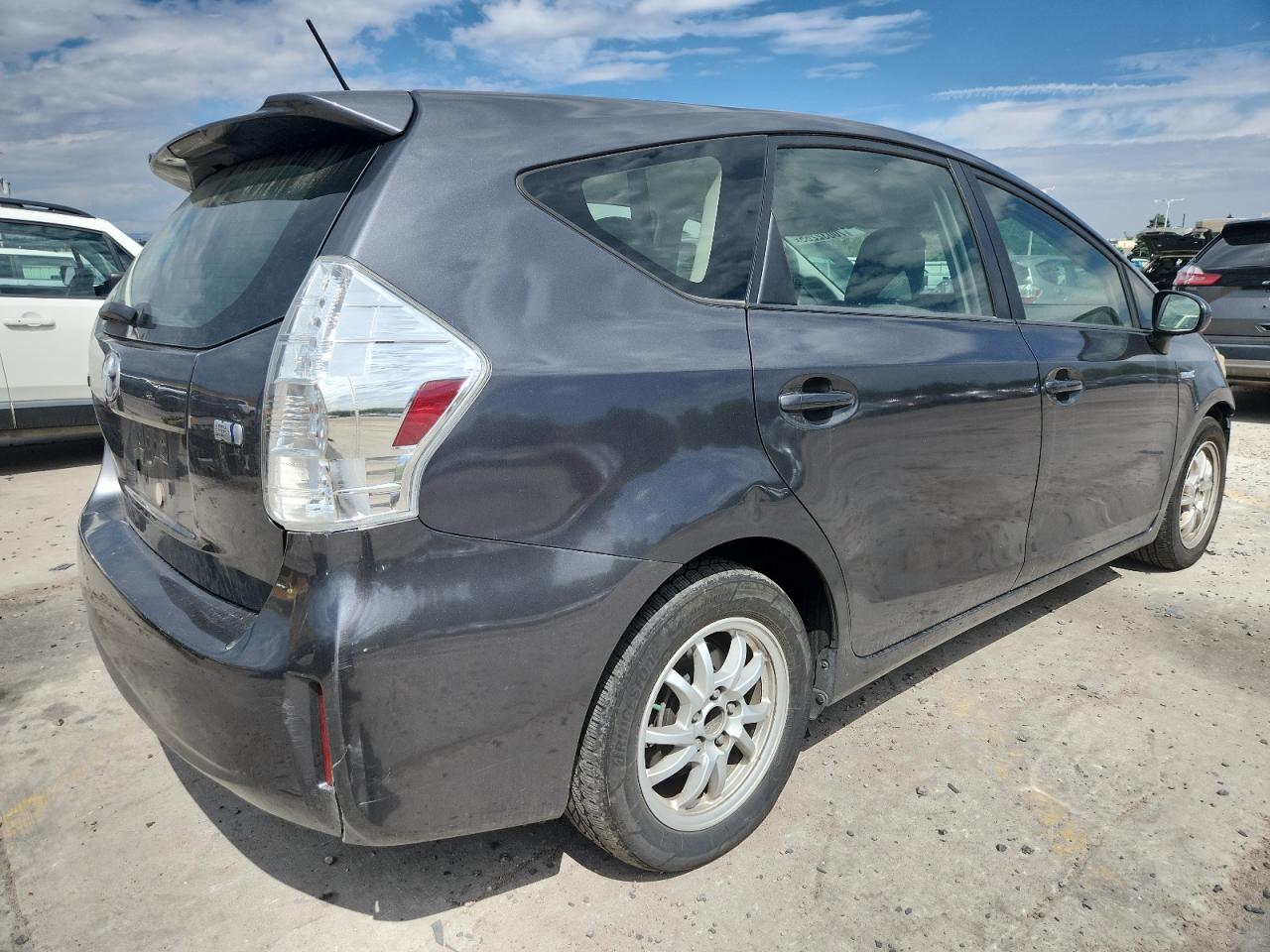 TOYOTA PRIUS V