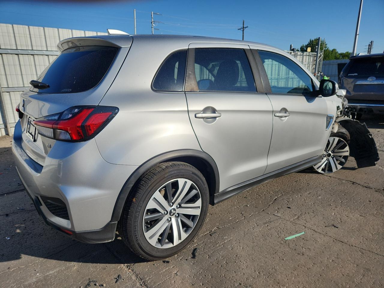 MITSUBISHI OUTLANDER ES