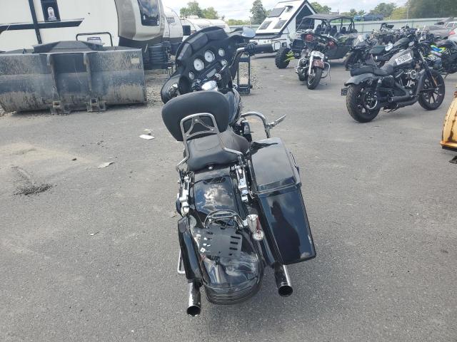 2011 HARLEY-DAVIDSON FLHX - 1HD1KBM19BB618436