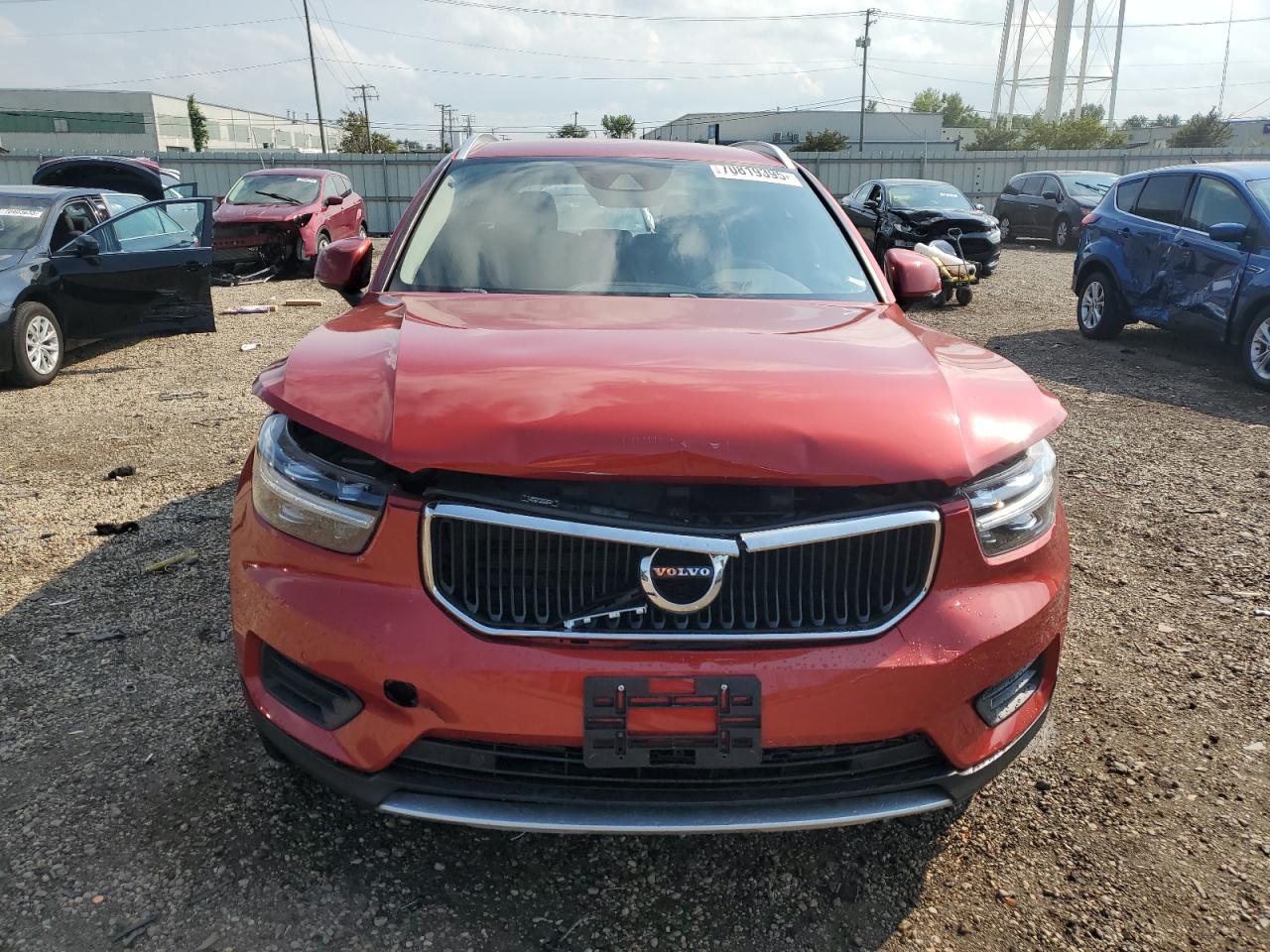 VOLVO XC40 T4 MOMENTUM