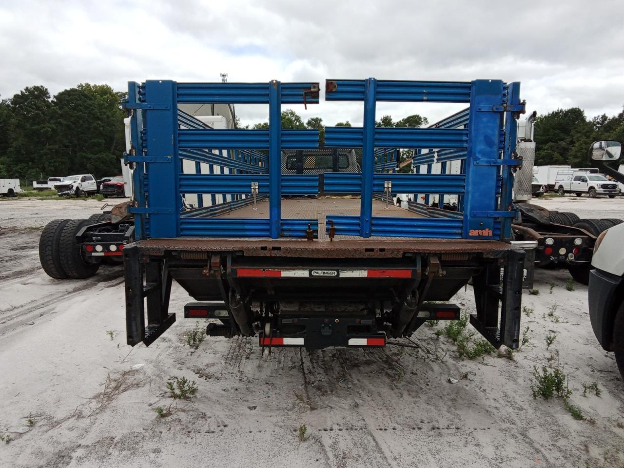 Lot #3287340992 2016 FREIGHTLINER M2 106 MED